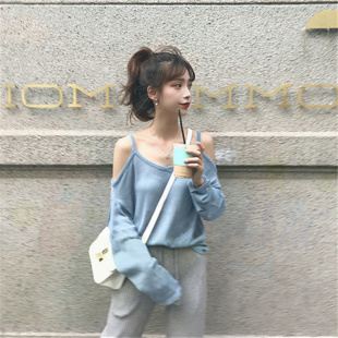 初秋新款一字领露肩毛衣女性感吊带针织衫薄款小香风宽松镂空上衣