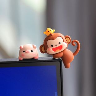 可爱小猴子解压办公室桌面摆件电脑屏幕趴趴电视机汽车载装 饰品