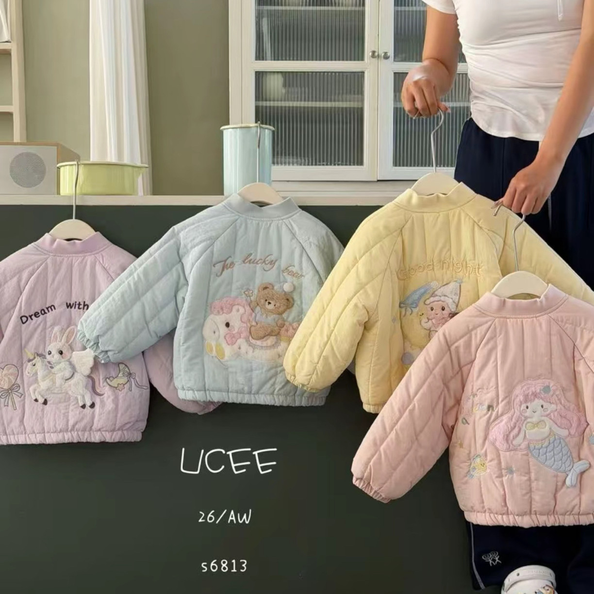 釉兮 26冬～6813女童可爱卡通刺绣加厚保暖棉衣
