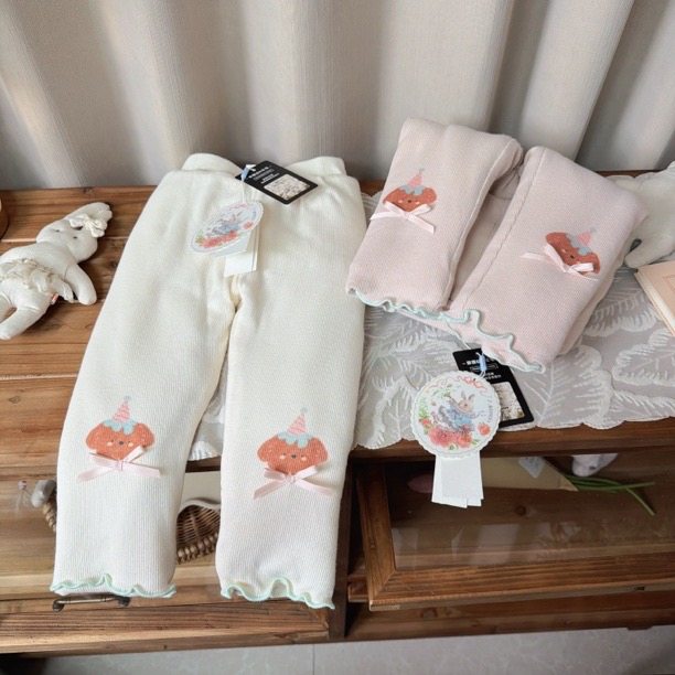 在仓7seven 9435女童冬款卡通小熊蚕丝棉三层加厚打底裤