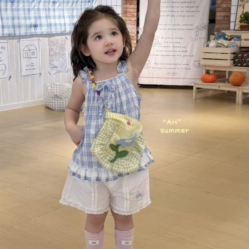 26夏AH 女童格子吊带娃娃衫77243  白色刺绣短裤77122