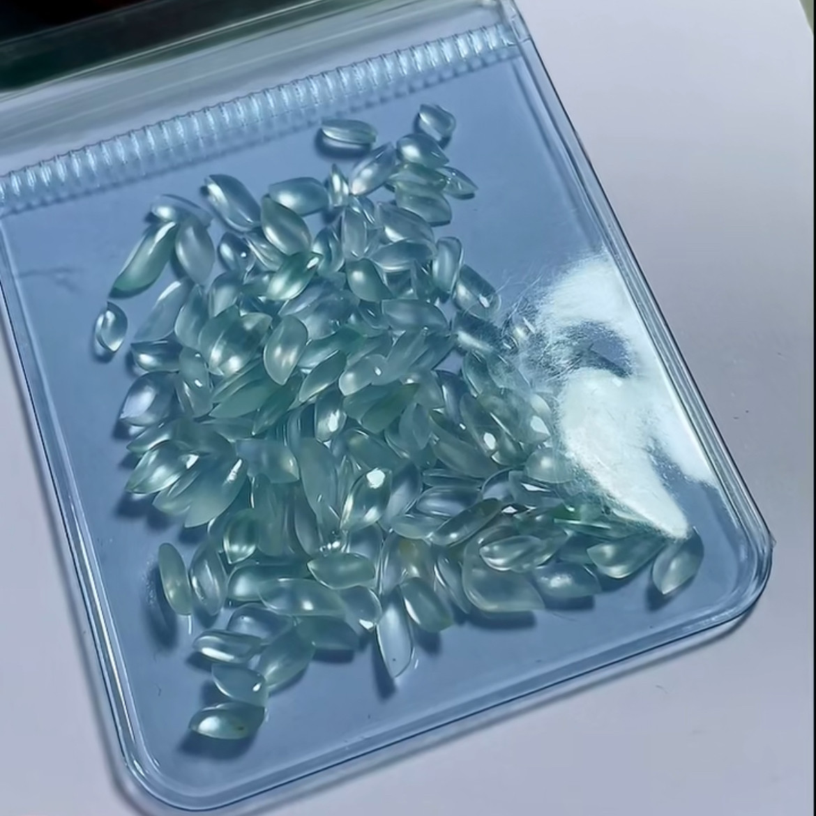 缅甸天然翡翠A货高冰起光随形戒面裸石一手138个