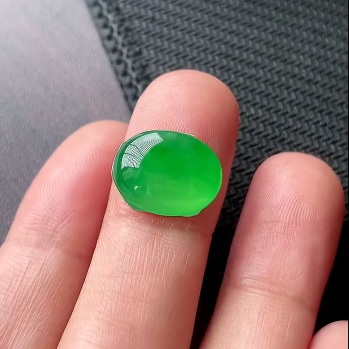 缅甸天然翡翠A货木那起光阳绿大蛋面裸石