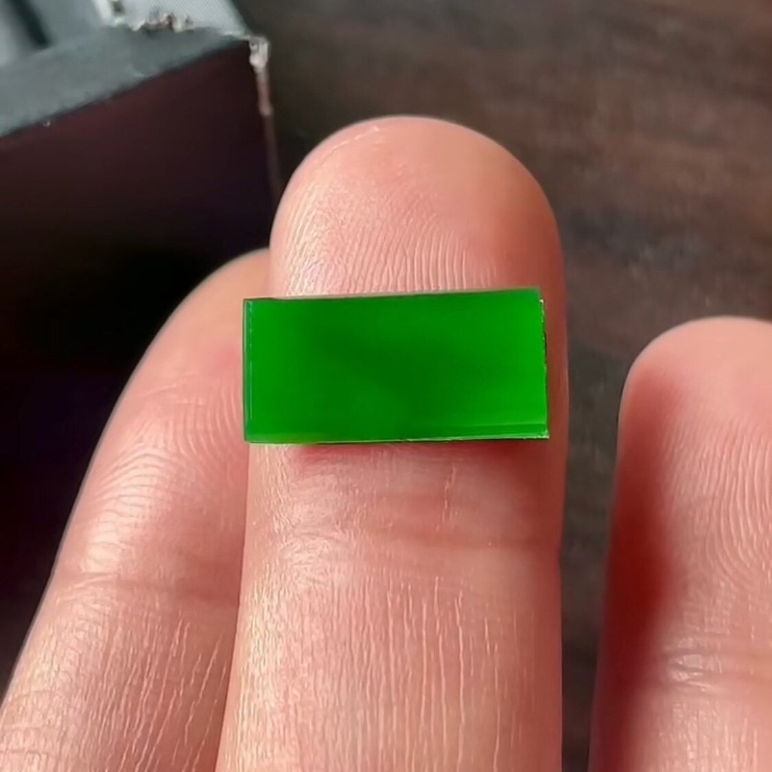 蓝蓝翡翠缅甸天然A货冰种起光辣绿方块戒面