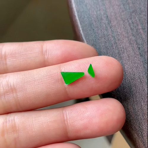 缅甸天然翡翠A货高冰起光帝王绿异形戒面一套