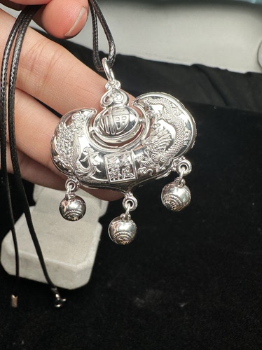 纯银9999花吊坠白金款 百搭时尚 尺寸32*70MM 重量19克 保真