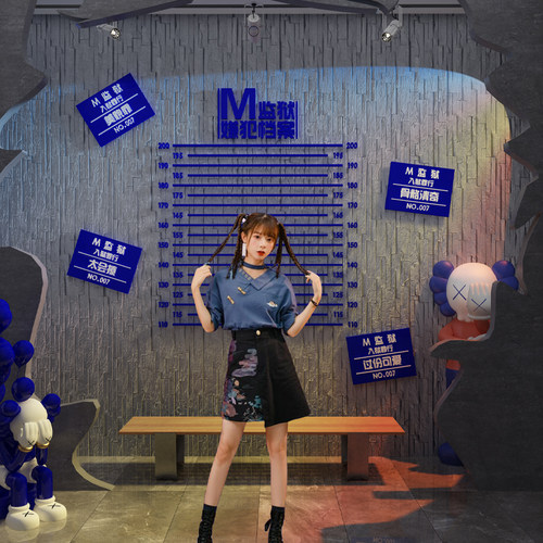 网红拍照区打卡背景监狱身高贴