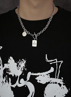 卡门 港风街头朋克潮牌字母牌吊坠钛钢嘻哈个性百搭高街男女项链