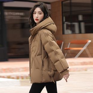 雪中飞2025冬装新款女式短款连帽羽绒服简约爱心时尚连帽外套