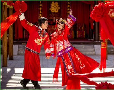 应采儿敬酒婚纱胡静复古风秀和服