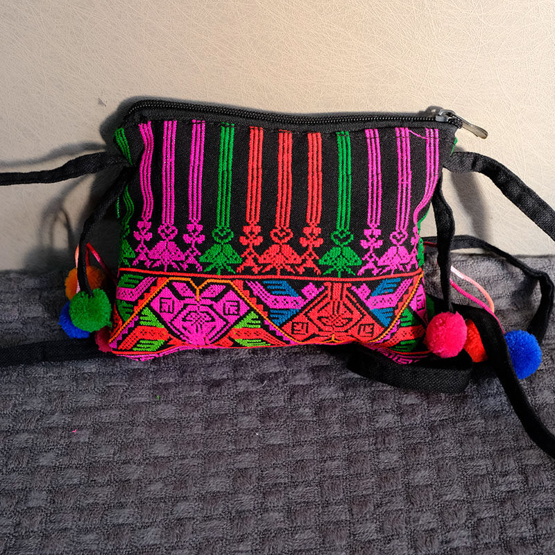 少数民族特色手机包斜挎毛球包长方形挎包云南民族风刺绣包,箱包皮具/热销女包/男包,手拿包,淘宝优惠券,粉丝福利购,淘宝优惠卷