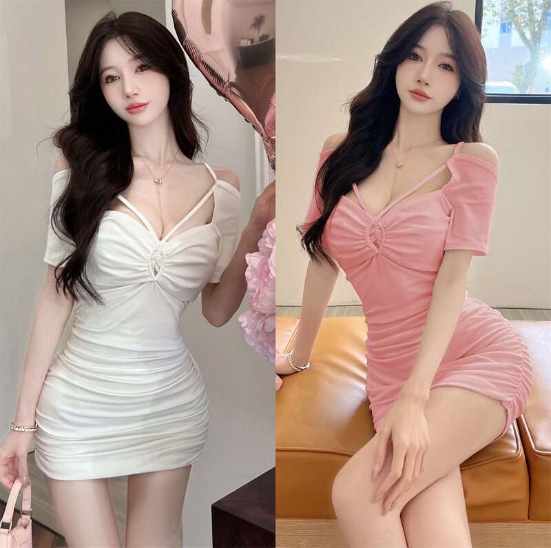 女装2023新款小众设计感一字肩短袖修身性感显瘦纯欲风露肩连衣裙