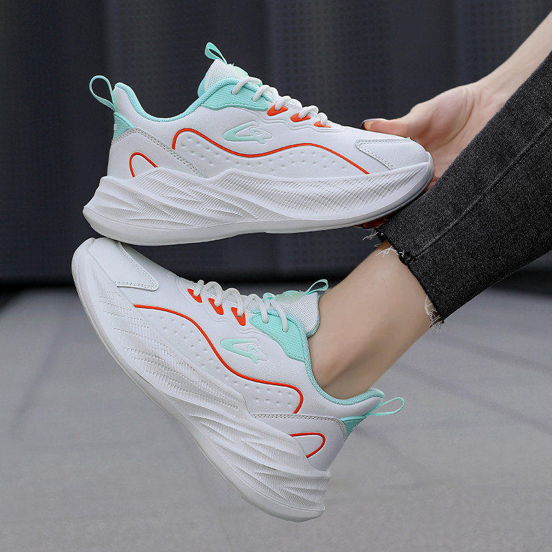 女鞋运动鞋皮面防水旅游鞋正品女士轻便软底减震百搭休闲学生跑鞋