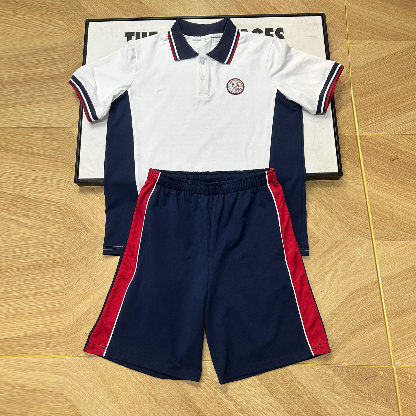 颜乐天纪念中学校服白色拼接黑色校服/园服