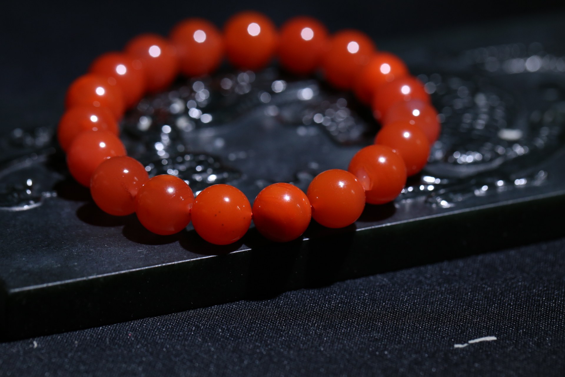 天然南红玛瑙手串柿子红珠子圆润饱满颜色红润纯正肉质细腻