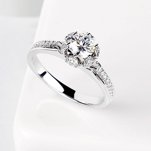 钻戒培育女戒指钻石18K金时尚