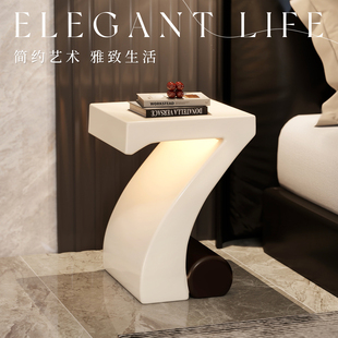 创意床头柜替代品现代简约轻奢高级感卧室中古风家用小型置物架桌