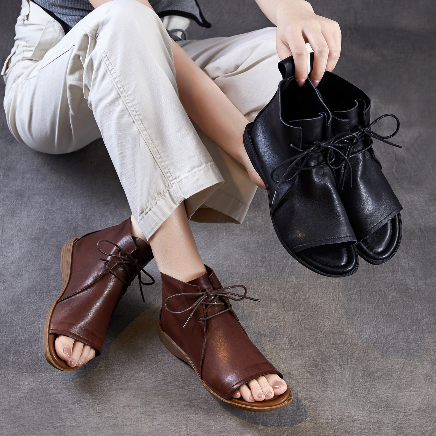 罗马凉鞋2026夏季新款复古风真皮女低跟露趾交叉绑带软底百搭凉鞋