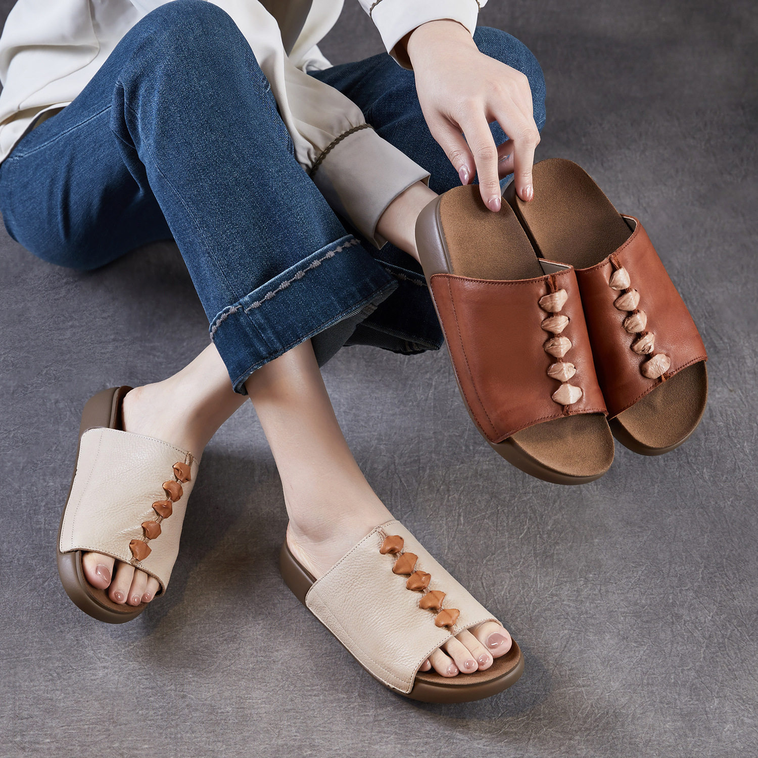 2026夏季新款头层牛皮厚底凉拖鞋复古外穿平底软底露趾女士一字拖