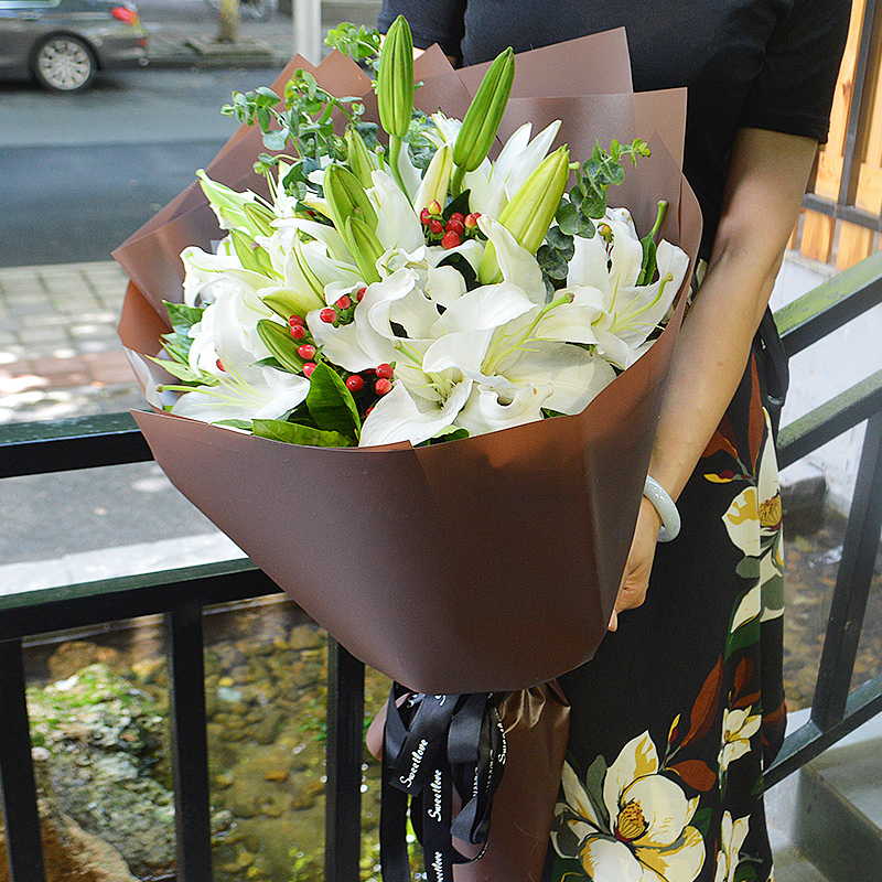珠海同城鲜花速递百合康乃馨混搭花束香洲斗门金湾生日上门送花