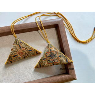 包邮!棉记 中国风龙年三角形平安符袋护身福袋宝宝随身香囊胎发袋