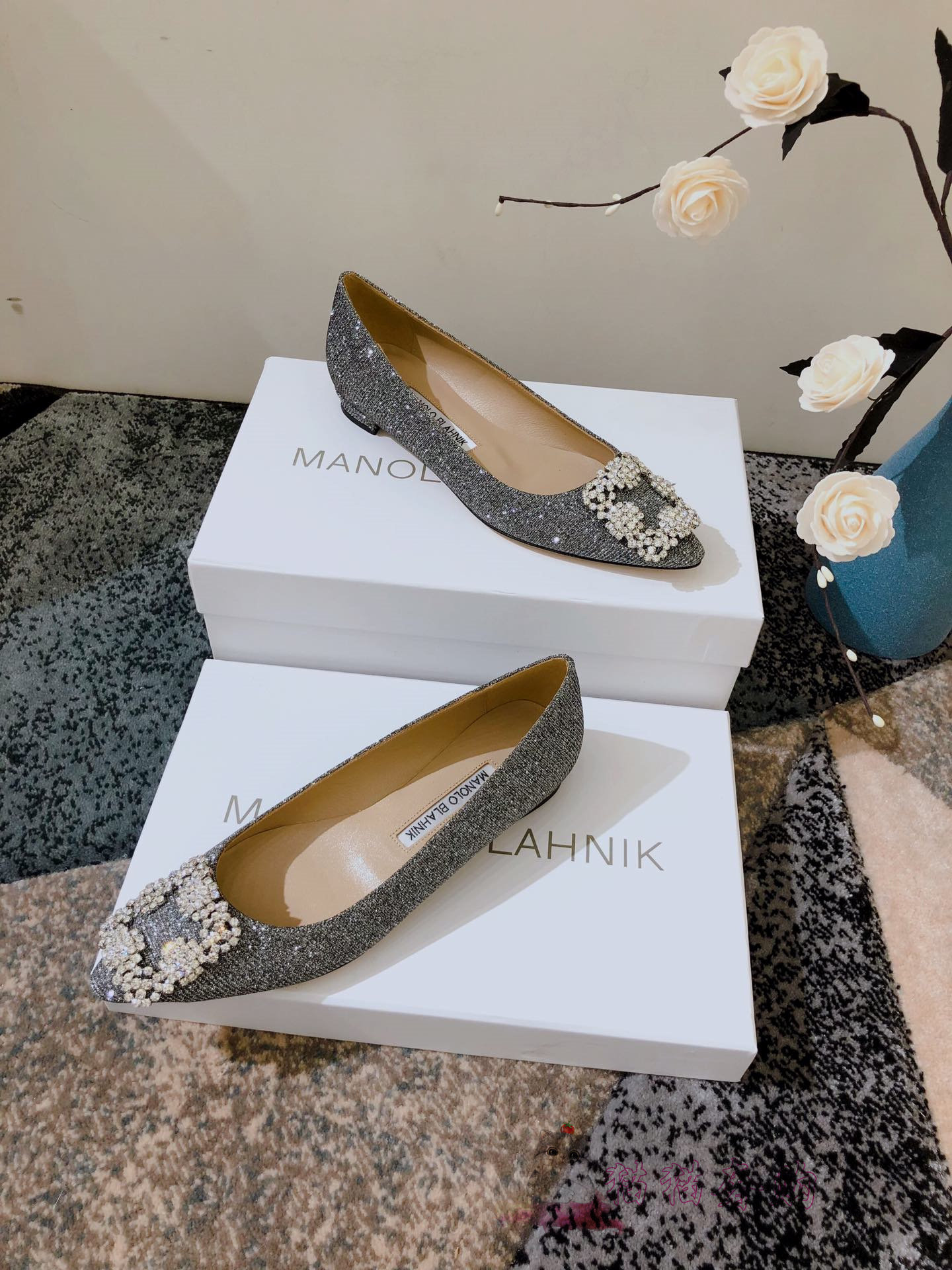代购manolo blahnikmb女鞋婚鞋经典雪花钻扣拉丝高跟鞋平底单鞋女