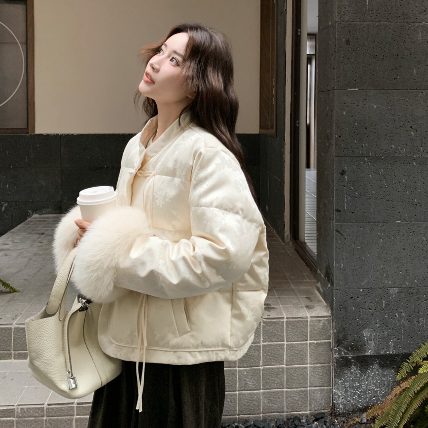2025冬季新中式提花羽绒服女优雅感可脱卸真狐狸毛白鸭绒日系外套,女装羽绒服,2C100