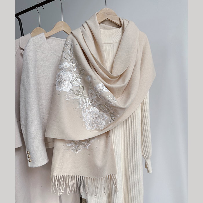 纯羊毛围巾披肩白露秋风冬季生日礼物送妈妈婆婆礼盒包装代写贺卡