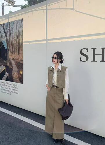 美拉德穿搭三件套短款工装马甲+条纹衬衣+开叉牛仔半裙女秋季套装
