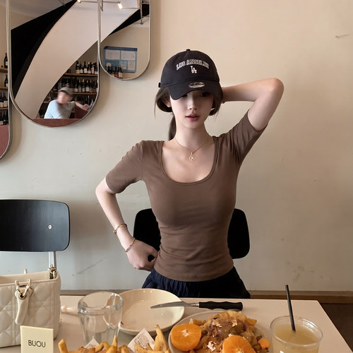 莫代尔U领露背中袖t恤女夏