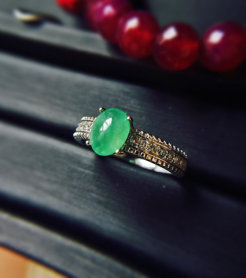 蛋面湖水绿无纹裂莫桑指环满包邮