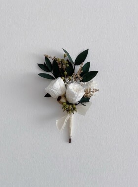 户外婚礼白色永生花玫瑰新郎胸花新娘手腕花清新森系伴郎伴娘佩花