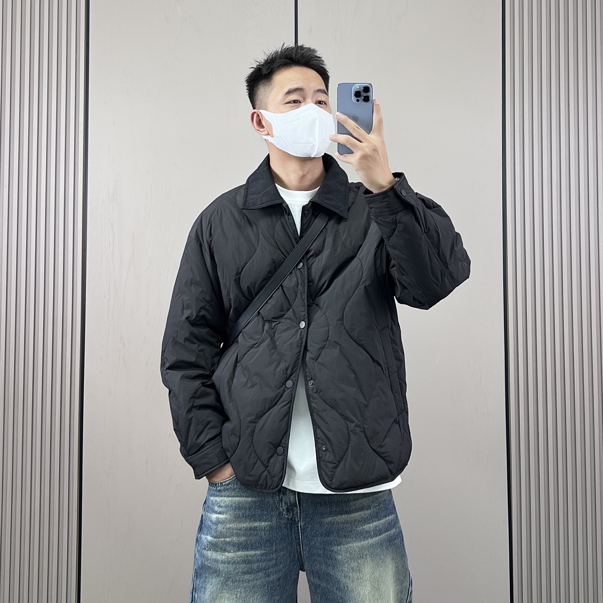 高级感绗线翻领轻薄款羽绒服男