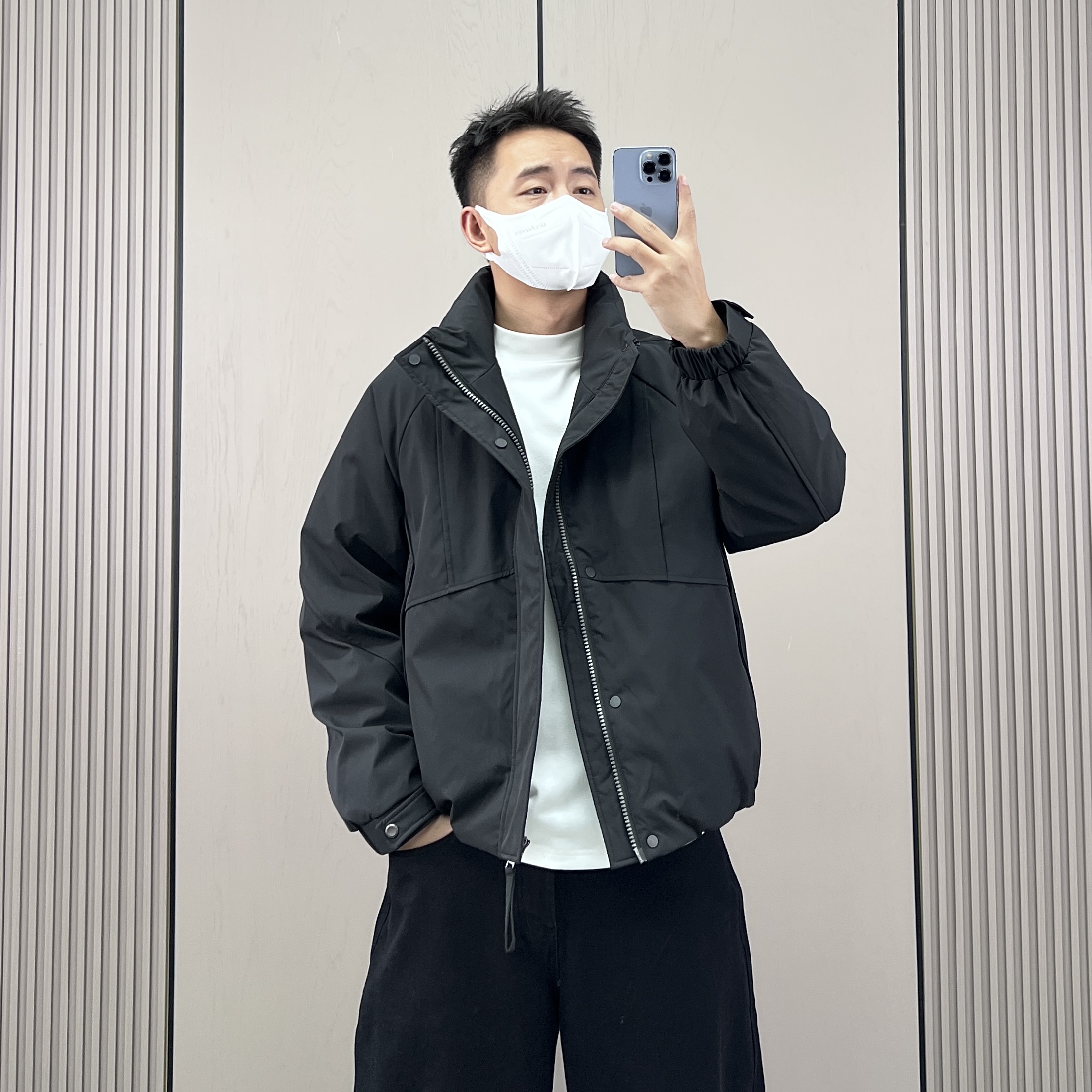 高级感简约设计无帽立领羽绒服男