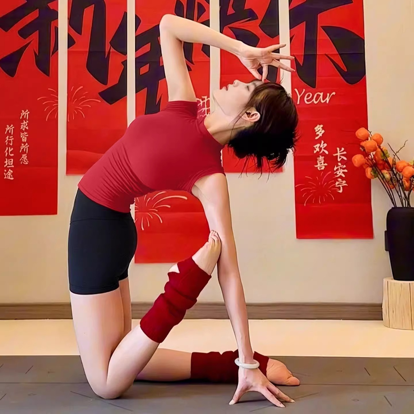 红色瑜伽服女2026新款绝美普拉提训练套装健身上衣新年运动背心,运动服/休闲服装,健身衣,淘宝优惠券,粉丝福利购,淘宝优惠卷