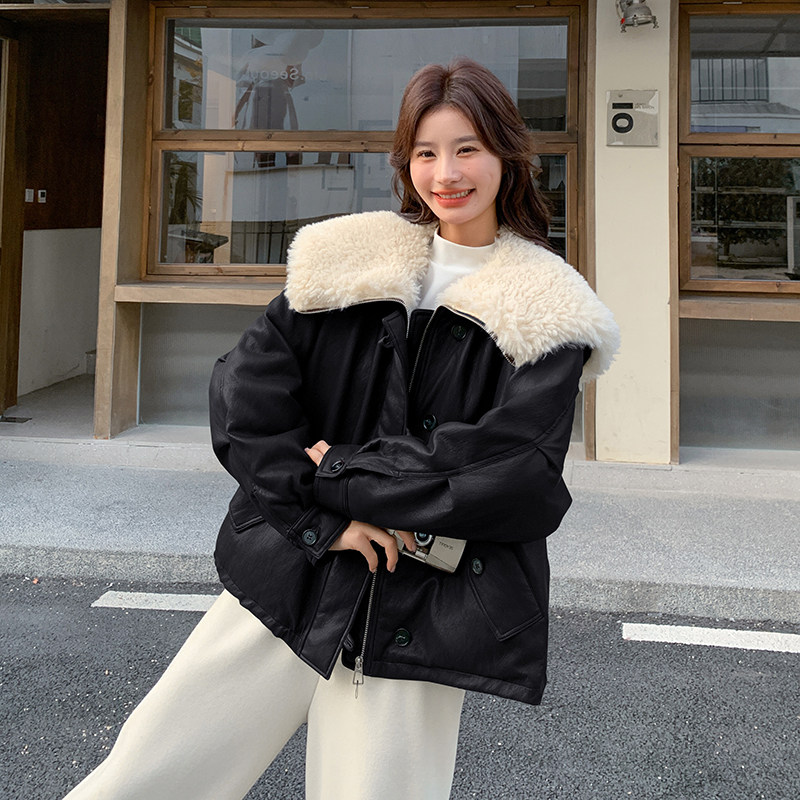 高级感PU皮羊羔毛大翻领羽绒服女2024冬季新款加厚白鸭绒短款外套,女装羽绒服,浙宝220