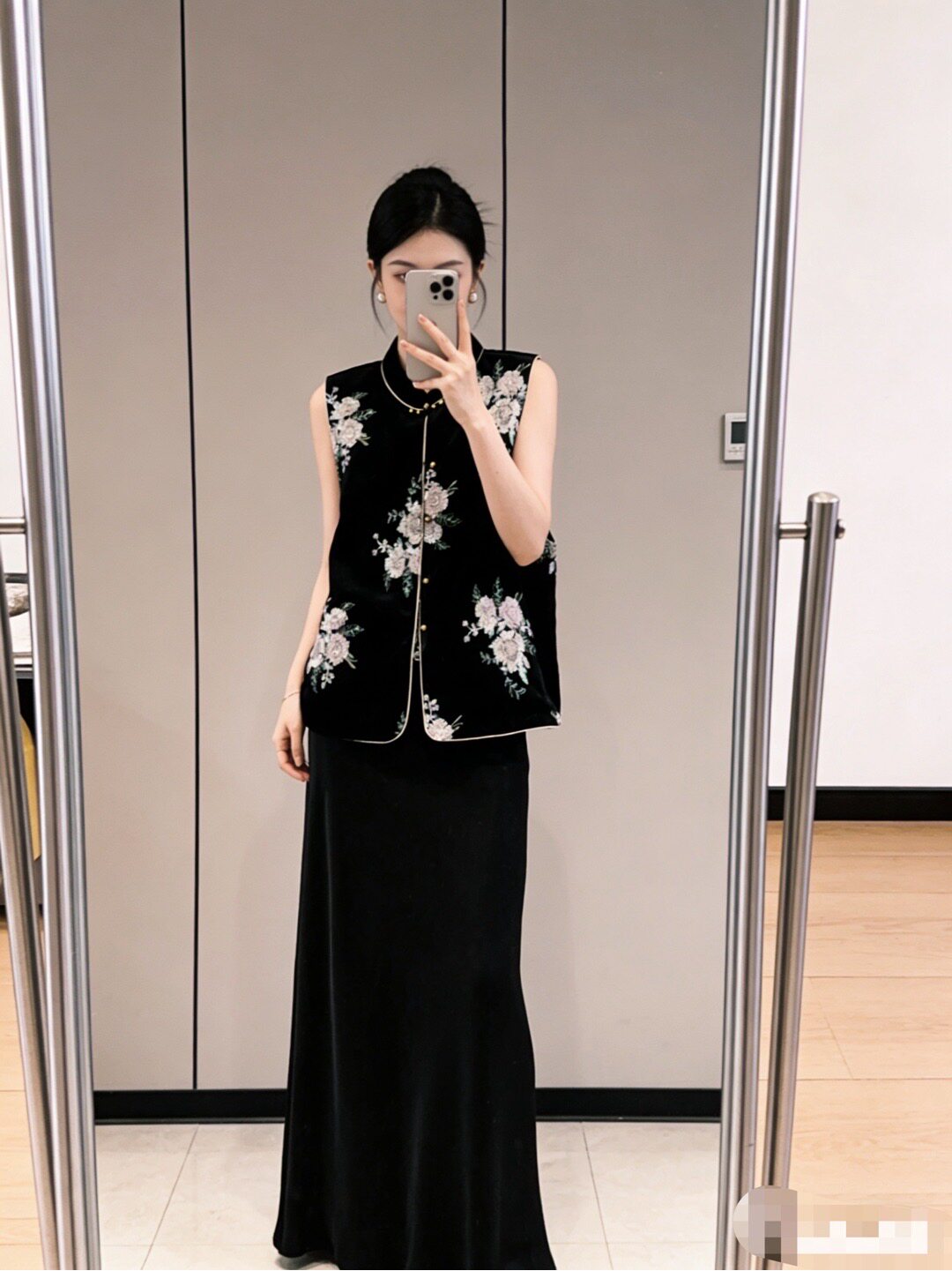 高级感复古真丝丝绒马甲女2025初春新品重工亮片花卉刺绣中式马夹