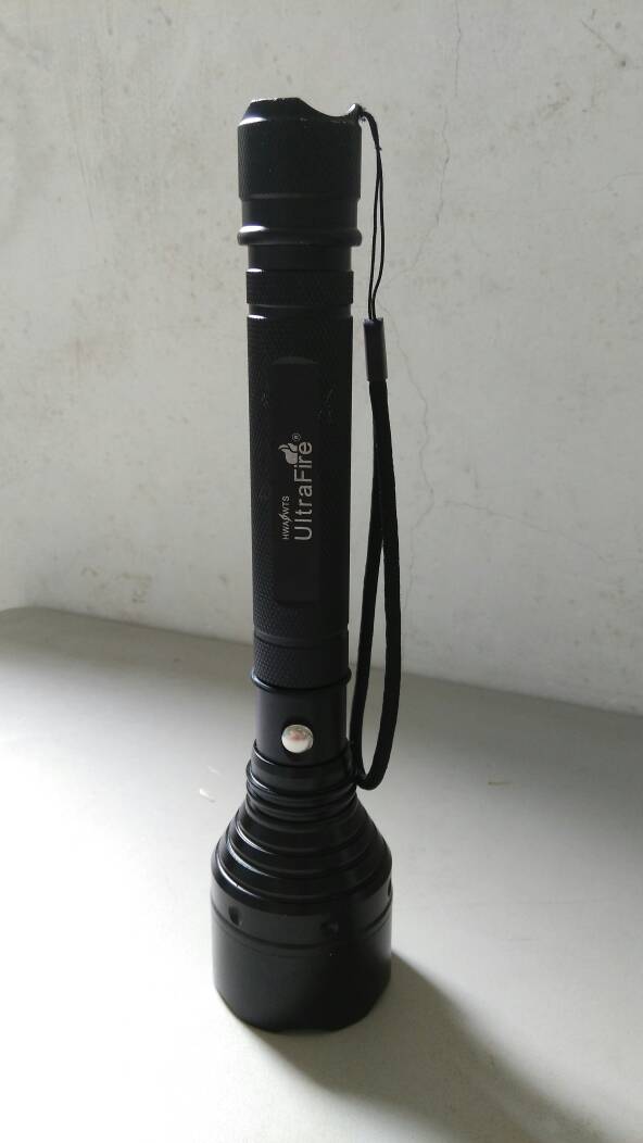 进口led远射王500米强光手电筒