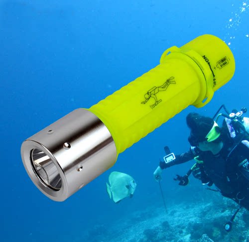 强光远射LED潜水手电筒