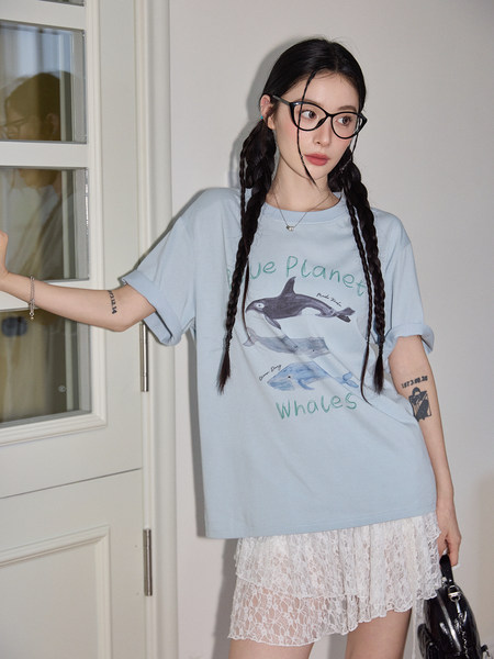 Light blue graphic oversized T-shirt worn by a model with a whale print