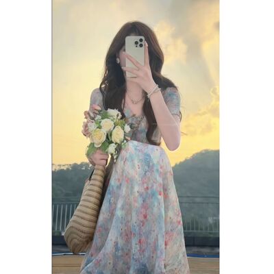 法式设计感碎花收腰短袖连衣裙女夏季新款温柔气质长裙针织面料