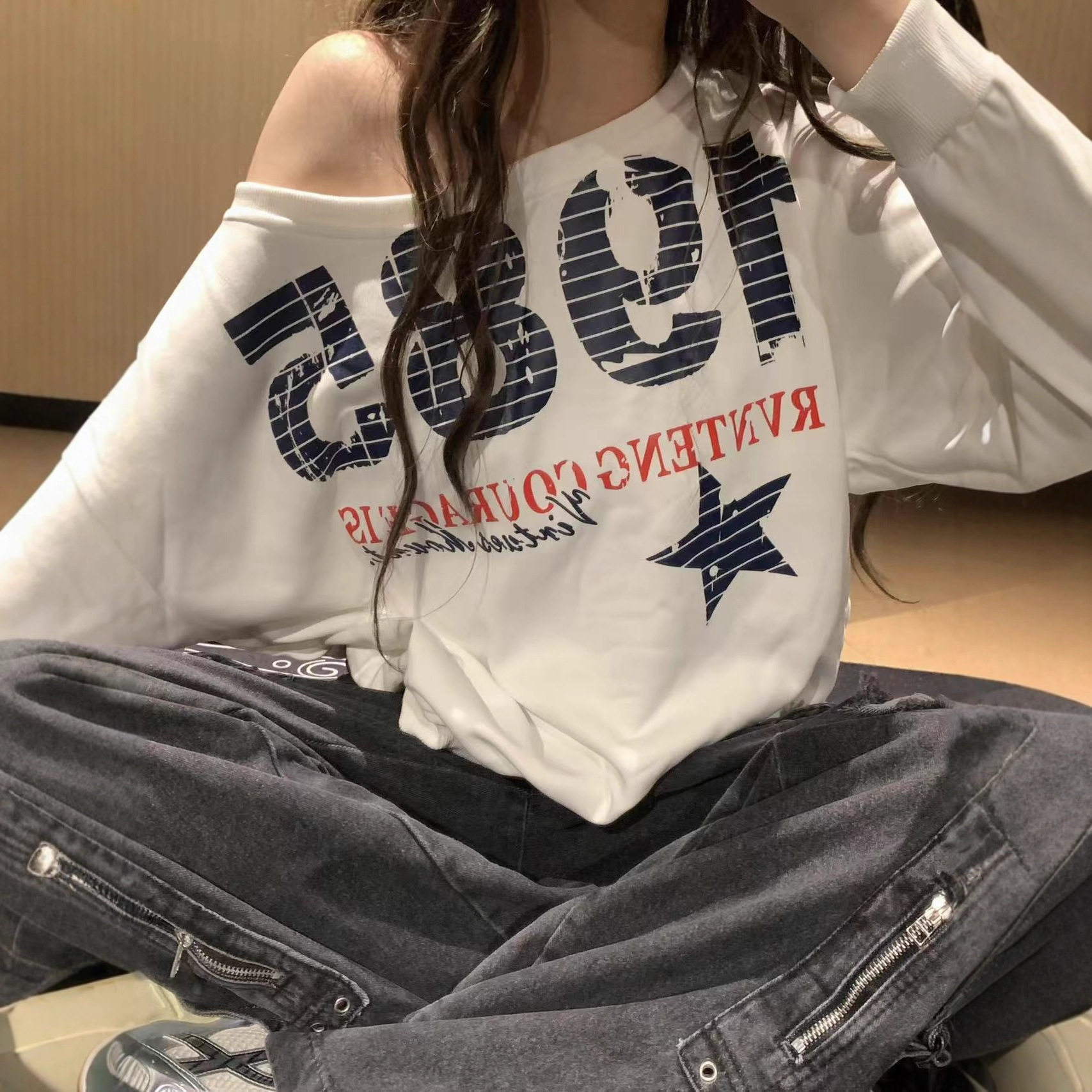 美式复古白色一字领露肩长袖t恤女秋季2025新款oversize辣妹卫衣