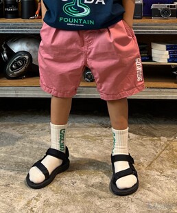 日本代购 童装 Groovy Colors 纯棉logo褶皱腰宽松口袋五分短裤