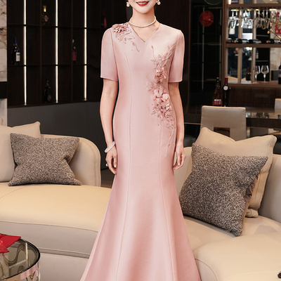 轻奢高品2025夏季新款高贵洋气妈妈结婚礼服年轻款喜婆婆婚宴装