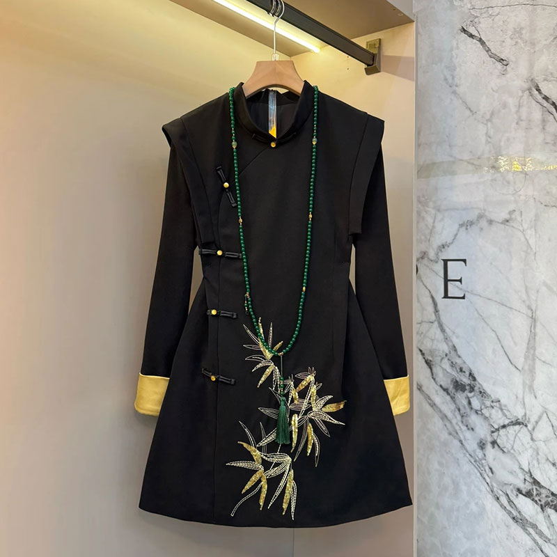 新中式别致绝美刺绣显瘦连衣裙