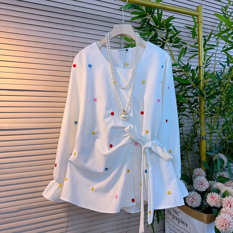 不规则斜领刺绣花朵设计感衬衫新