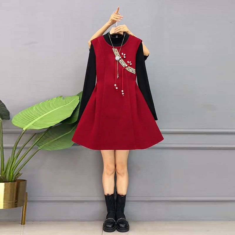 纯色打底衫马甲裙两件套