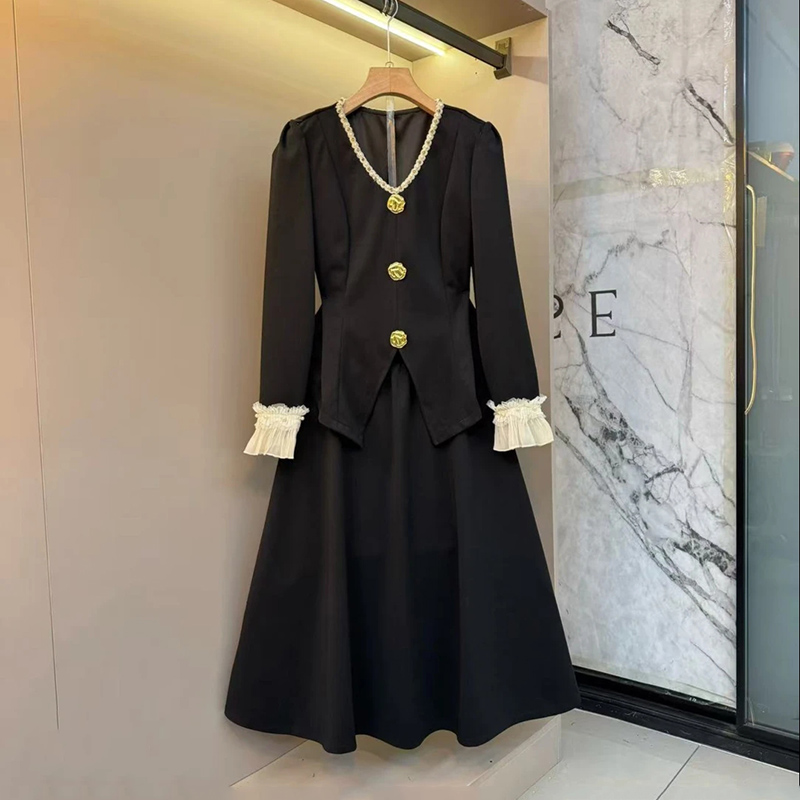 V领设计感显瘦上衣半身裙两件套