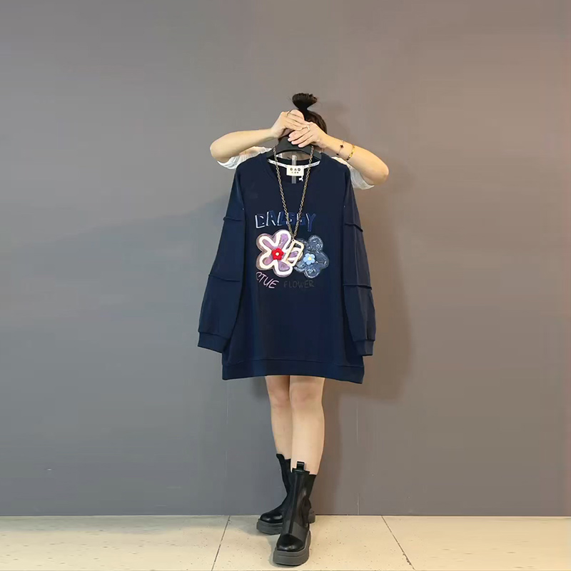 时尚减龄重工字母花朵遮肉卫衣新