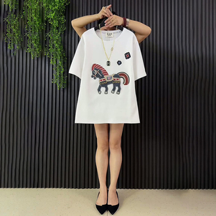 新款 减龄新年小马贴图设计百搭半袖 大码 胖MM时尚 T恤 女装 2025冬季